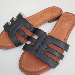 NWOT VINCE CAMUTO Gracie Cutout Slide Sandals